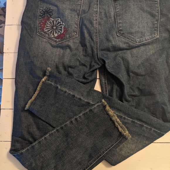 Seven7 Embroidered Jeans - Picture 3 of 11